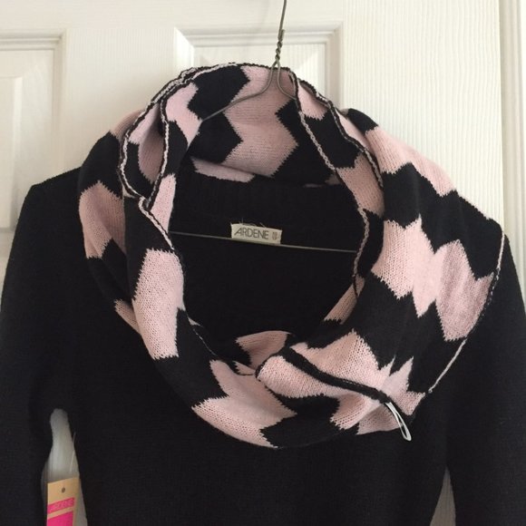 Small Black Dress w/ Scarf & Belt - NEW w/ TAGS - Picture 2 of 9